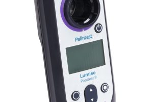 Advanced pool water testing with Pooltest Expert